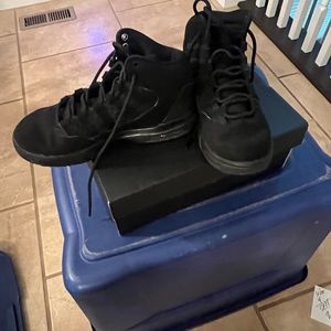 Boys 4y Jordan Jumpman tennis shoes with box